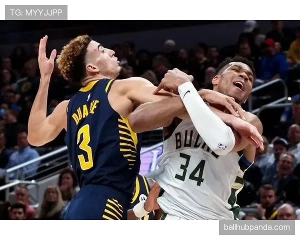 NBA带球撞人规则详解：如何界定进攻与防守犯规？